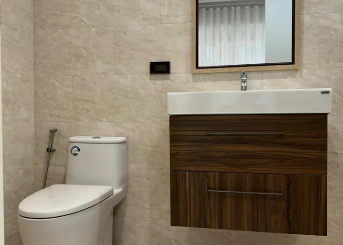 Hotel Em Sukhumvit - Near Terminal 21, Em District Malls, Bts And Mrt Lines 3*