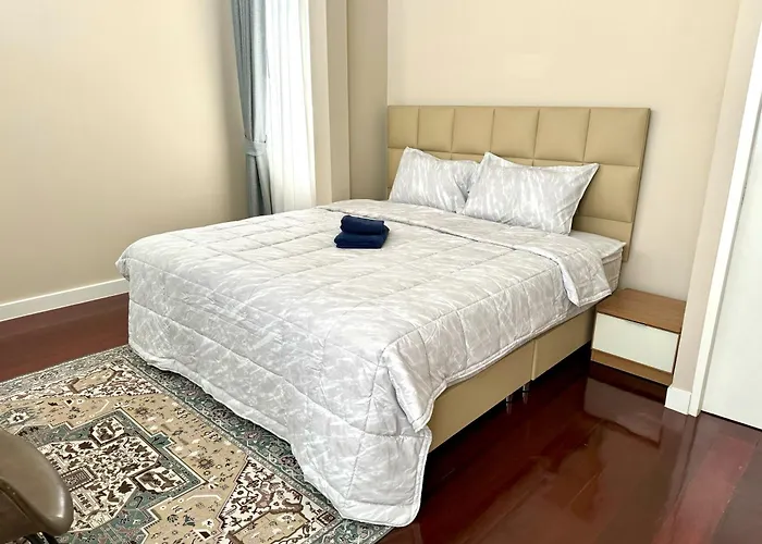 Em Sukhumvit - Near Terminal 21, Em District Malls, Bts And Mrt Lines 3*