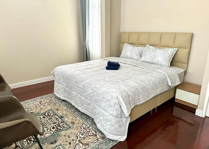 Hotel Em Sukhumvit - Near Terminal 21, Em District Malls, Bts And Mrt Lines 3*