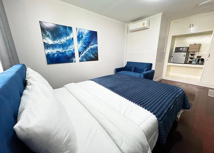 Hotel Em Sukhumvit - Near Terminal 21, Em District Malls, Bts And Mrt Lines Bangkok