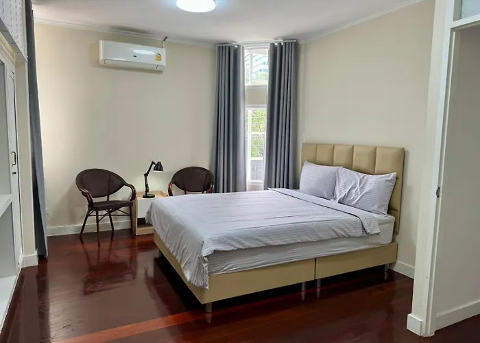 Hotel Em Sukhumvit - Near Terminal 21, Em District Malls, Bts And Mrt Lines 3*