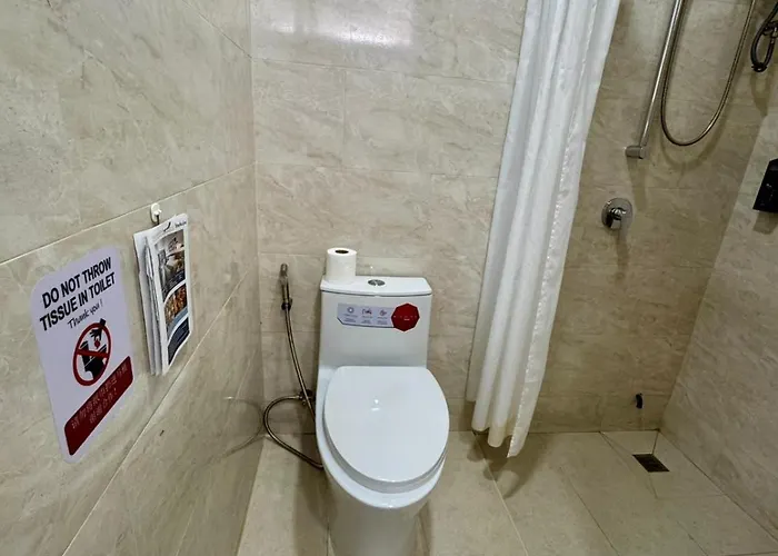 Hotel Em Sukhumvit - Near Terminal 21, Em District Malls, Bts And Mrt Lines 3*