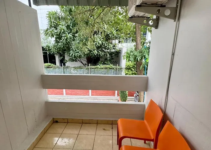 Hotel Em Sukhumvit - Near Terminal 21, Em District Malls, Bts And Mrt Lines Bangkok