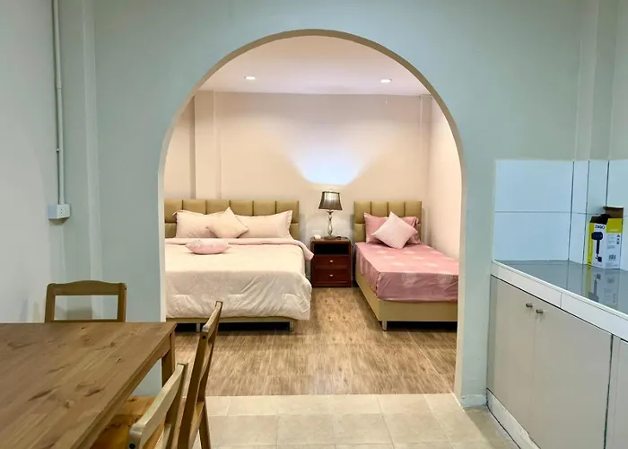 Hotel Em Sukhumvit - Near Terminal 21, Em District Malls, Bts And Mrt Lines 3*